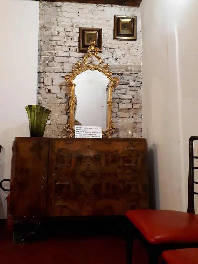 Hostel Ai Boteri